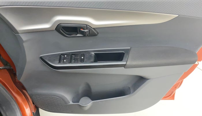 2018 Mahindra KUV 100 NXT K6+ P 6 STR, Petrol, Manual, 27,973 km, Driver Side Door Panels Control