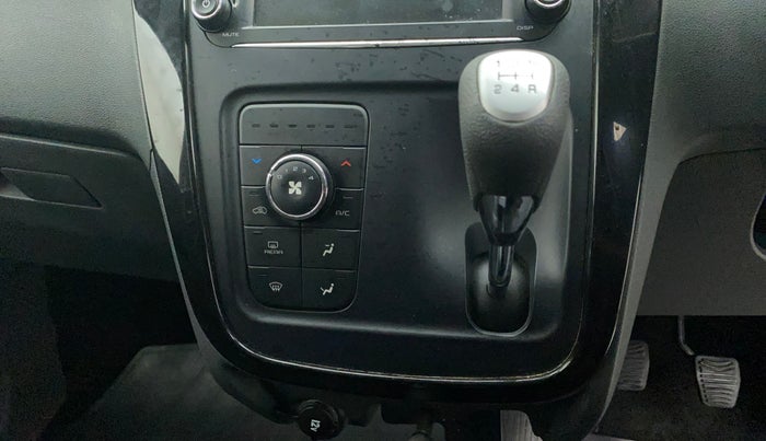 2018 Mahindra KUV 100 NXT K6+ P 6 STR, Petrol, Manual, 27,973 km, Gear Lever