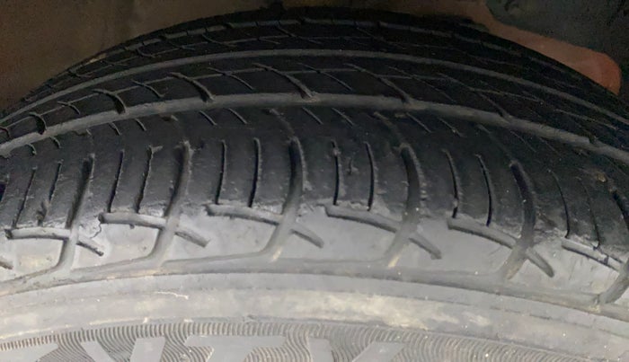 2018 Mahindra KUV 100 NXT K6+ P 6 STR, Petrol, Manual, 27,973 km, Right Front Tyre Tread