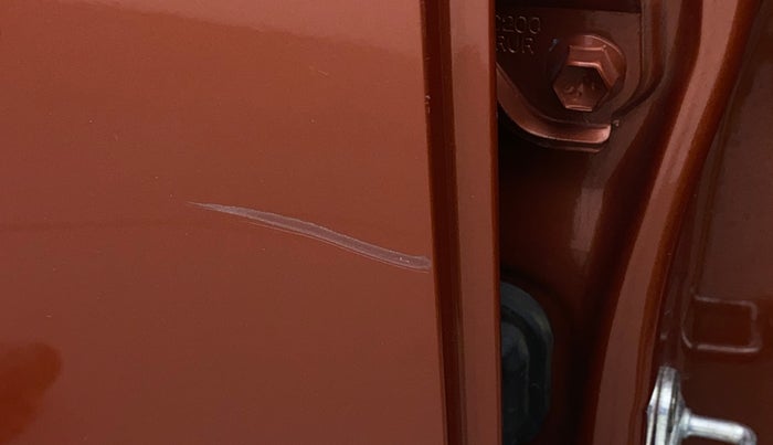 2018 Mahindra KUV 100 NXT K6+ P 6 STR, Petrol, Manual, 27,973 km, Right rear door - Minor scratches