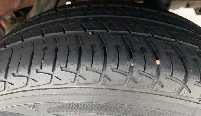 2018 Mahindra KUV 100 NXT K6+ P 6 STR, Petrol, Manual, 27,973 km, Left Rear Tyre Tread