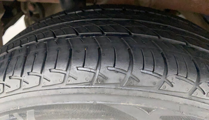 2018 Mahindra KUV 100 NXT K6+ P 6 STR, Petrol, Manual, 27,973 km, Right Rear Tyre Tread