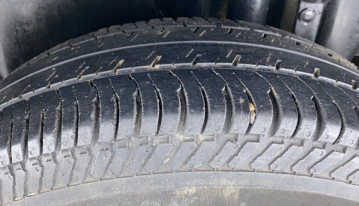 2015 Maruti Swift LDI O, Diesel, Manual, 46,593 km, Left Rear Tyre Tread