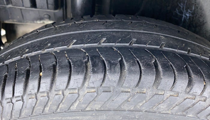 2015 Maruti Swift LDI O, Diesel, Manual, 46,593 km, Right Rear Tyre Tread
