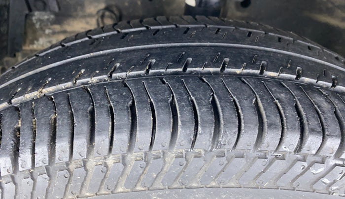 2015 Maruti Swift LDI O, Diesel, Manual, 46,593 km, Left Front Tyre Tread