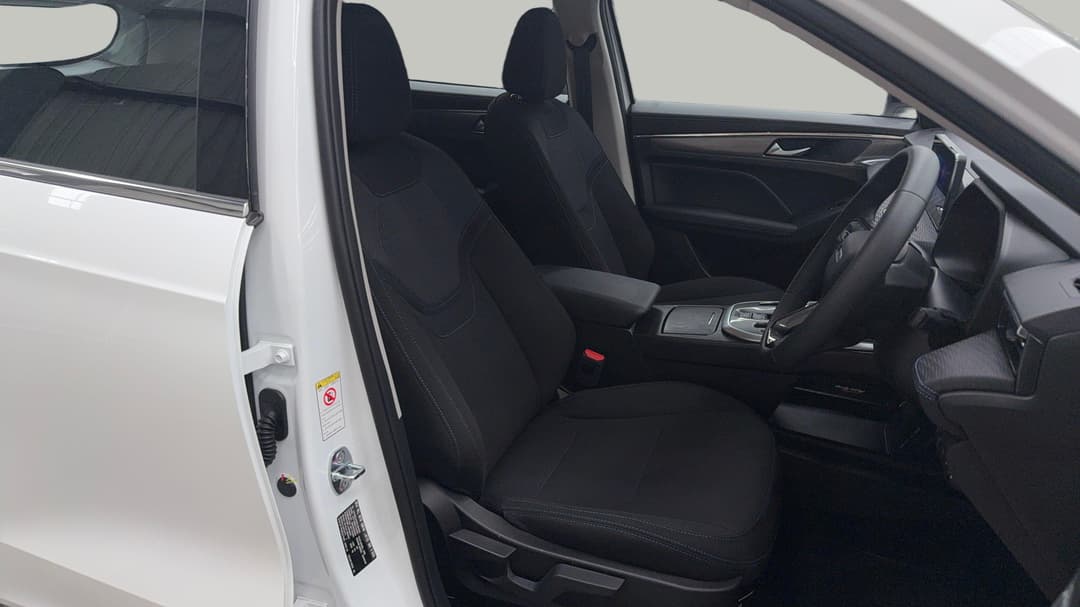 2026 GWM Haval Jolion Premium Hybrid, Automatic, 10218 km, Right Side Front Door Cabin View