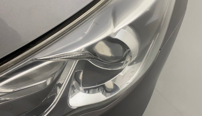 2017 Maruti Ciaz ZXI+, Petrol, Manual, 72,070 km, Left headlight - Minor scratches