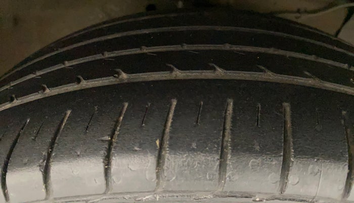 2017 Maruti Ciaz ZXI+, Petrol, Manual, 72,070 km, Right Front Tyre Tread