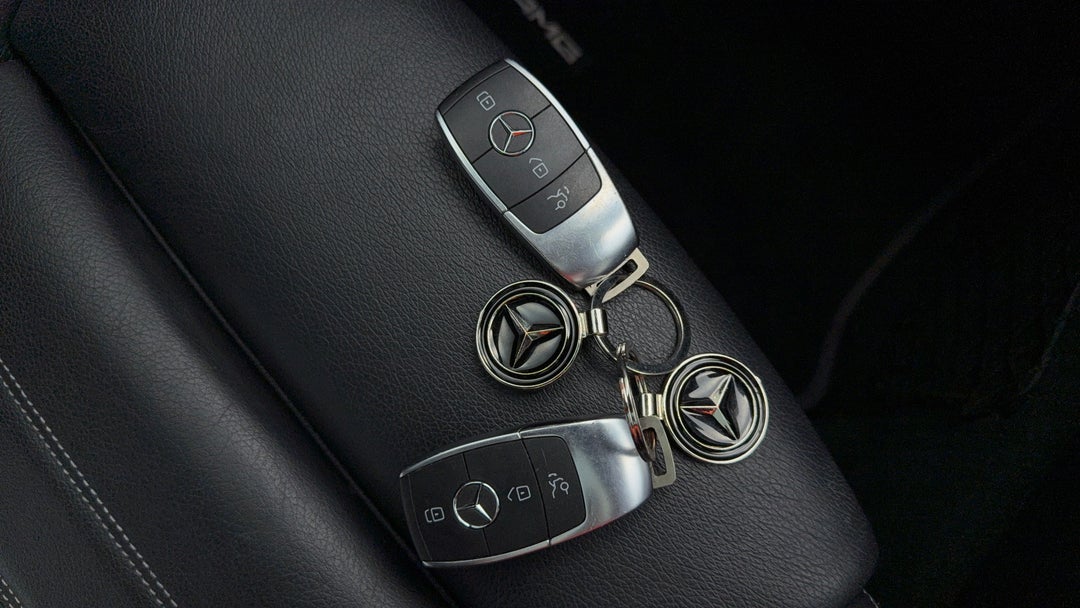 2019 Mercedes-benz GLC 300 4matic, Automatic, 80956 km, Key Close-up