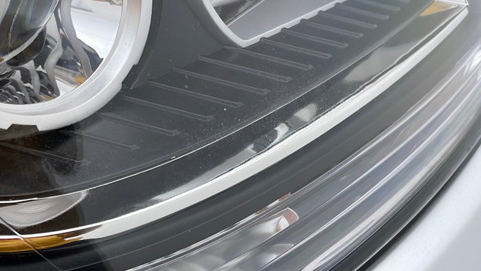 Kia Mohave-Head Light RHS Fading