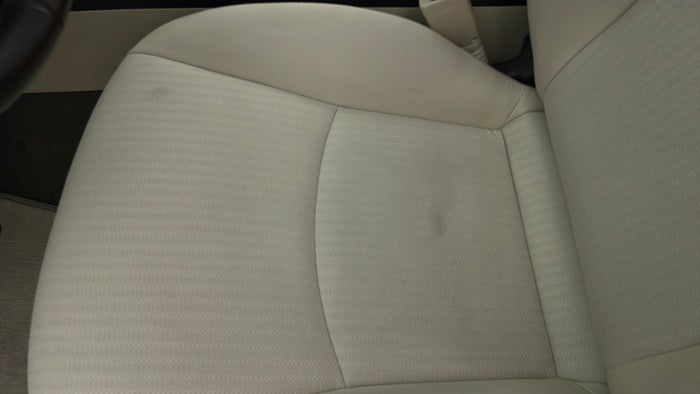 Kia Mohave-Seat LHS Front Stain