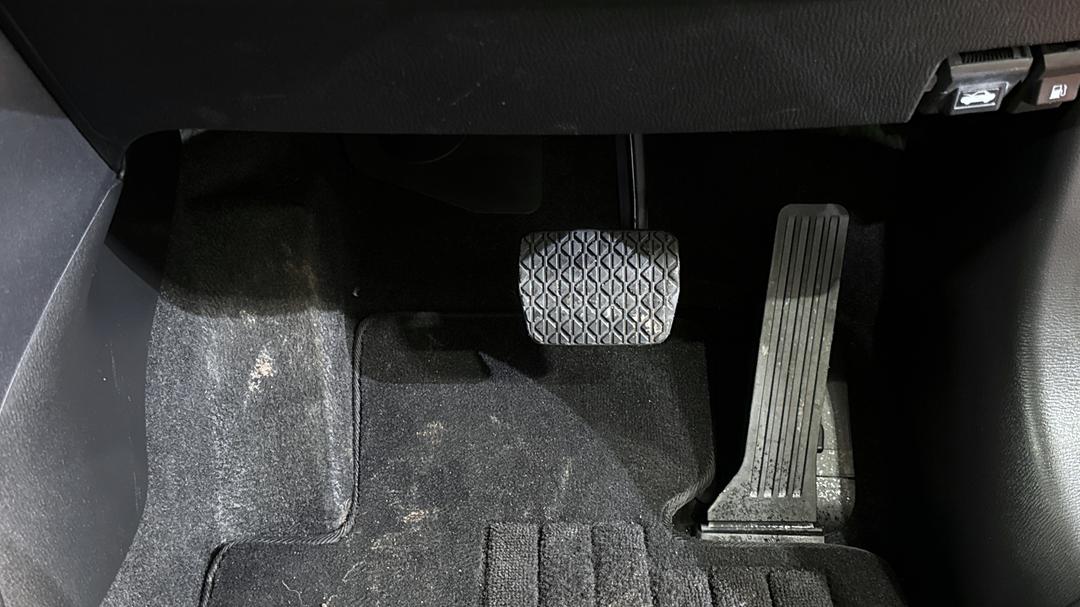 2016 Mazda 2 Maxx, Automatic, 77645 km, Pedals and Footmat