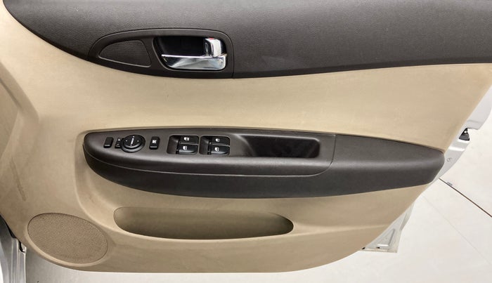 2013 Hyundai i20 MAGNA (O) 1.2, Petrol, Manual, 92,904 km, Driver Side Door Panels Control