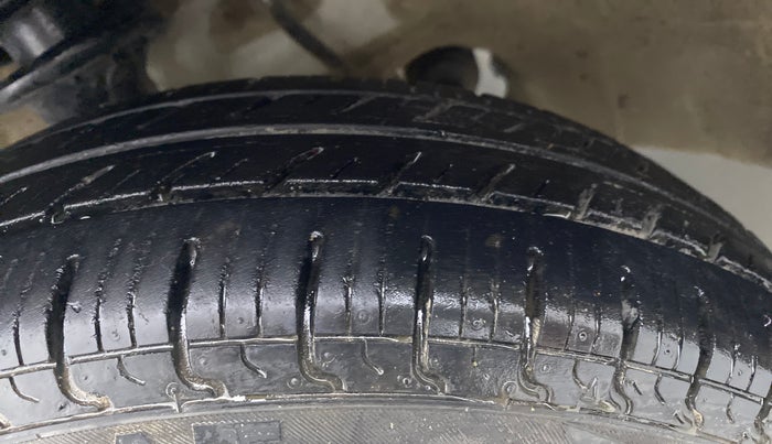 2017 Maruti Alto 800 LXI, Petrol, Manual, 22,560 km, Left Front Tyre Tread