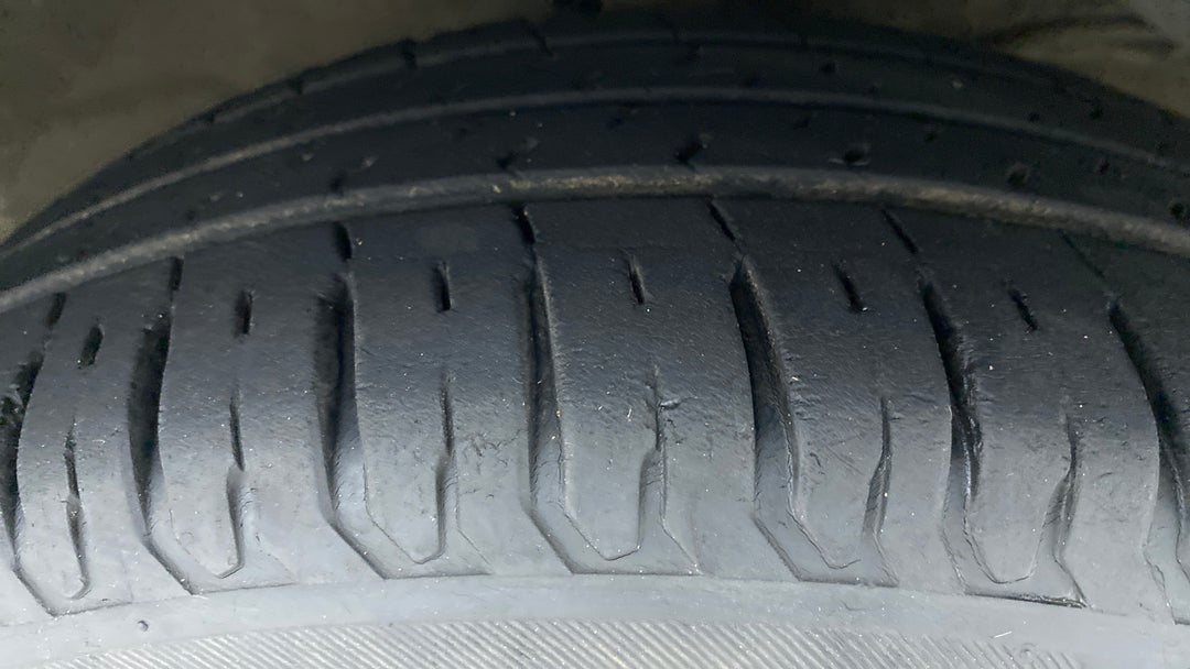 Right Front Tyre Tread