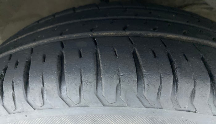 2017 Maruti Dzire ZXI PLUS AMT, Petrol, Automatic, 21,679 km, Right Front Tyre Tread