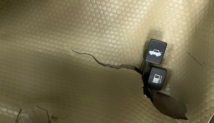 2017 Maruti Dzire ZXI PLUS AMT, Petrol, Automatic, 21,679 km, Flooring - Carpet is minor damage