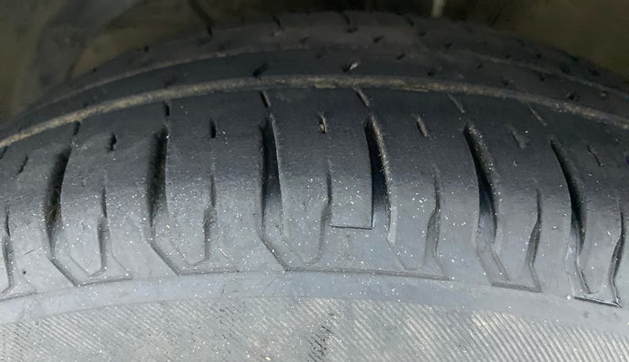2017 Maruti Dzire ZXI PLUS AMT, Petrol, Automatic, 21,679 km, Left Front Tyre Tread