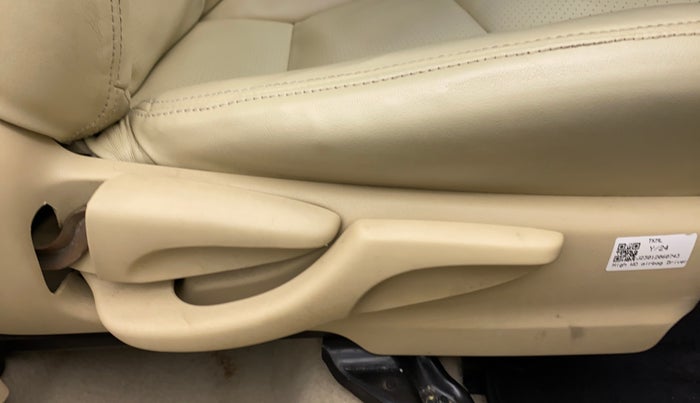 2020 Toyota YARIS G MT, Petrol, Manual, 44,145 km, Driver Side Adjustment Panel
