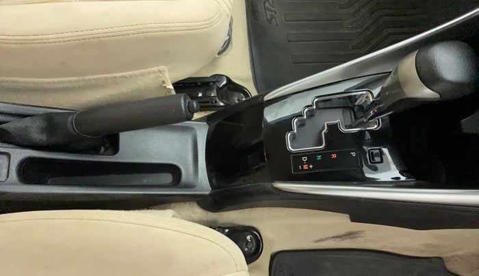 2018 Toyota YARIS V CVT, Petrol, Automatic, 18,392 km, Gear Lever
