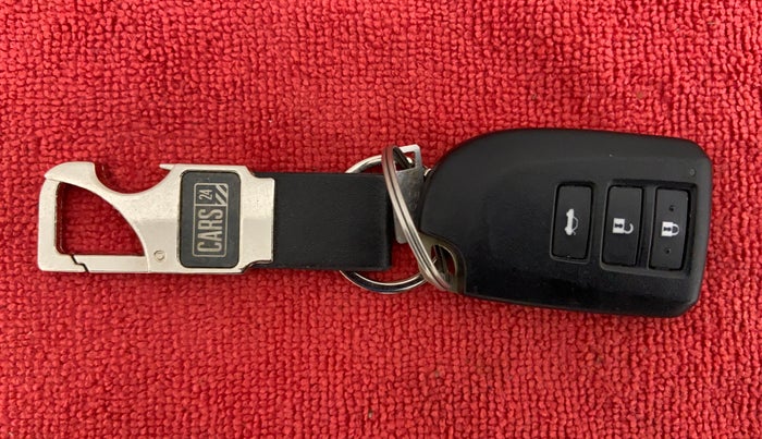 2018 Toyota YARIS V CVT, Petrol, Automatic, 18,392 km, Key Close Up