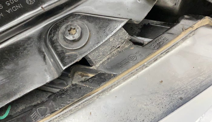 2016 Volkswagen Vento HIGHLINE PETROL AT, Petrol, Automatic, 81,057 km, Right headlight - Clamp has minor damage