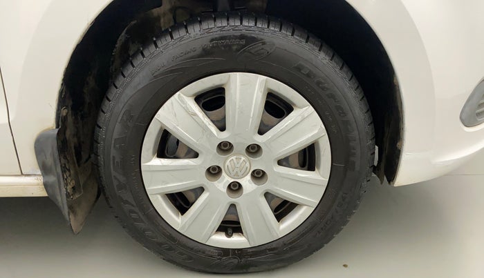 2011 Volkswagen Vento TRENDLINE 1.6, Petrol, Manual, 41,020 km, Right Front Wheel