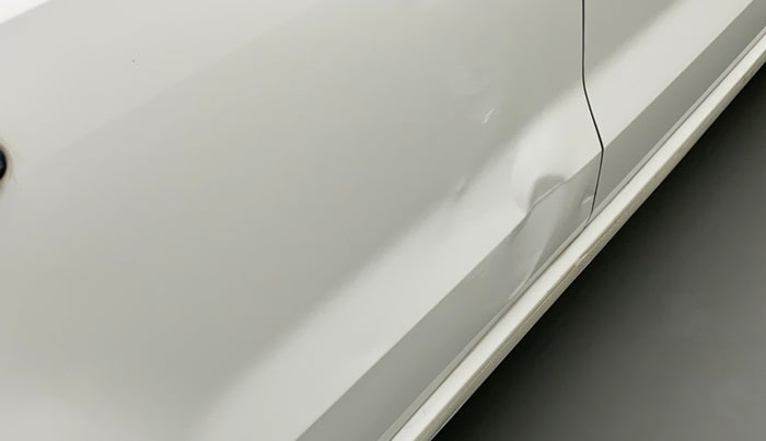 2011 Volkswagen Vento TRENDLINE 1.6, Petrol, Manual, 41,020 km, Right rear door - Slightly dented