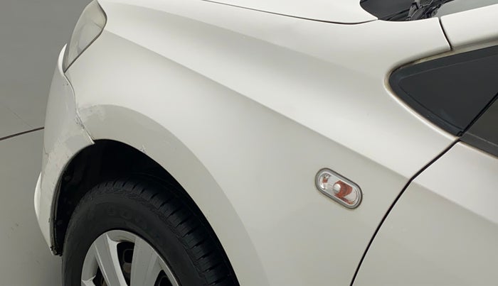 2011 Volkswagen Vento TRENDLINE 1.6, Petrol, Manual, 41,020 km, Left fender - Slightly dented