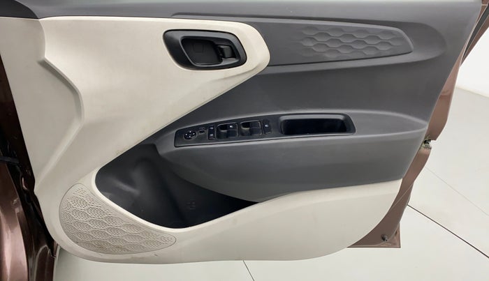 2020 Hyundai AURA S CNG, CNG, Manual, 63,431 km, Driver Side Door Panels Control