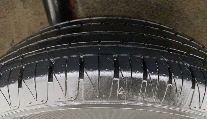 2016 Maruti Vitara Brezza ZDI PLUS DUAL TONE, Diesel, Manual, 78,823 km, Right Rear Tyre Tread