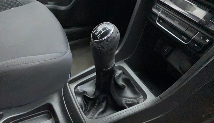 2016 Maruti Vitara Brezza ZDI PLUS DUAL TONE, Diesel, Manual, 78,823 km, Gear lever - Knob has minor damage
