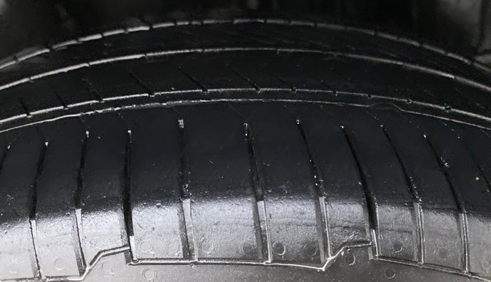 2016 Volkswagen Vento HIGHLINE TDI AT, Diesel, Automatic, 78,659 km, Left Rear Tyre Tread