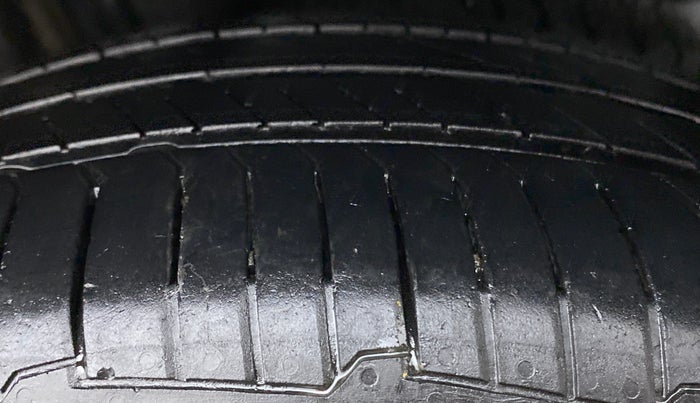 2016 Volkswagen Vento HIGHLINE TDI AT, Diesel, Automatic, 78,659 km, Right Rear Tyre Tread