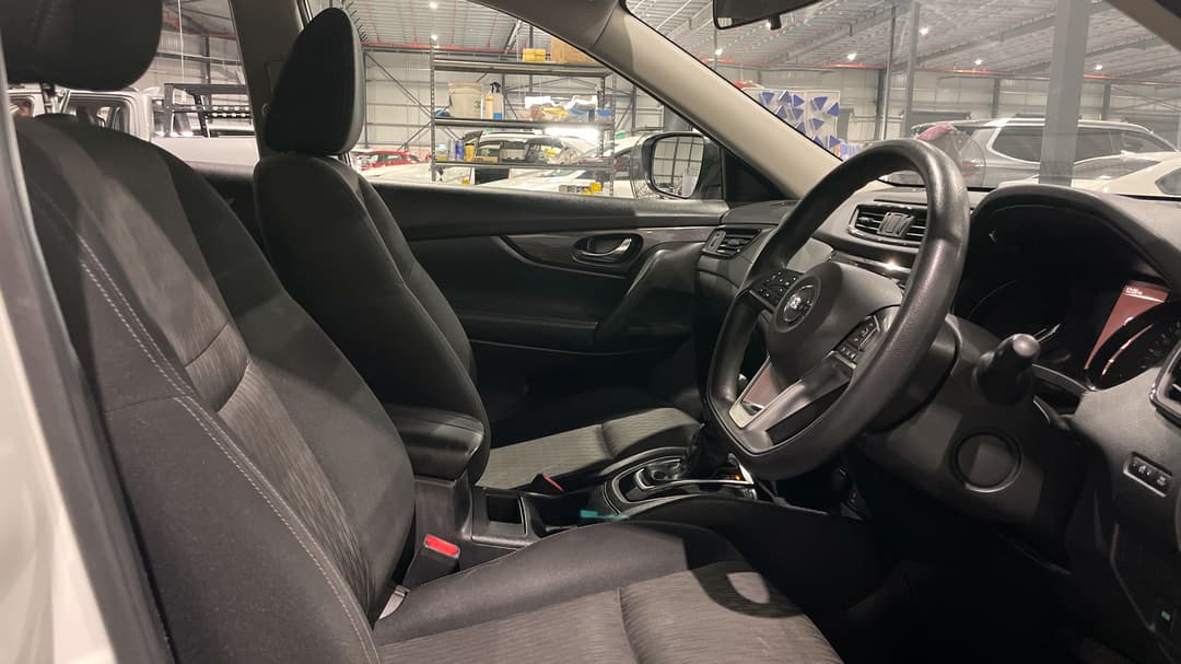 2018 Nissan X-trail St (2WD), Automatic, 125331 km, Right Side Front Door Cabin View