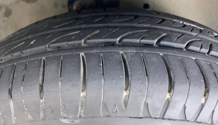 2014 Maruti Celerio VXI d, Petrol, Manual, 59,249 km, Right Front Tyre Tread
