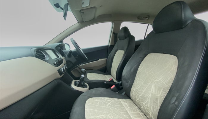2017 Hyundai Grand i10 Sportz(O) 1.2 MT, Petrol, Manual, 1,00,951 km, Right Side Front Door Cabin View