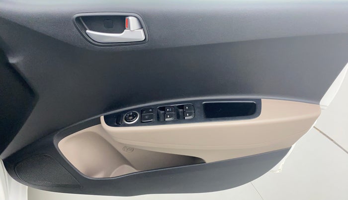 2017 Hyundai Grand i10 Sportz(O) 1.2 MT, Petrol, Manual, 1,00,951 km, Driver Side Door Panels Controls