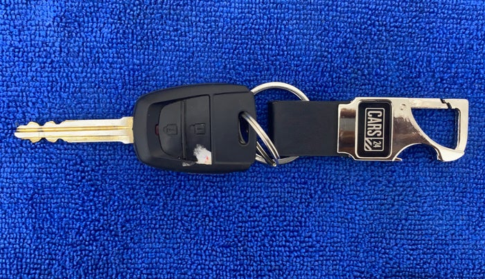 2017 Hyundai Grand i10 Sportz(O) 1.2 MT, Petrol, Manual, 1,00,951 km, Key Close-up