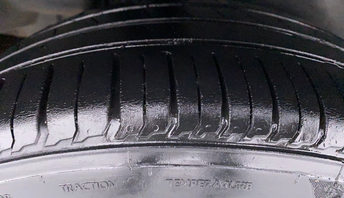 2017 Maruti Ciaz SIGMA 1.4 VVT, Petrol, Manual, 75,398 km, Right Rear Tyre Tread