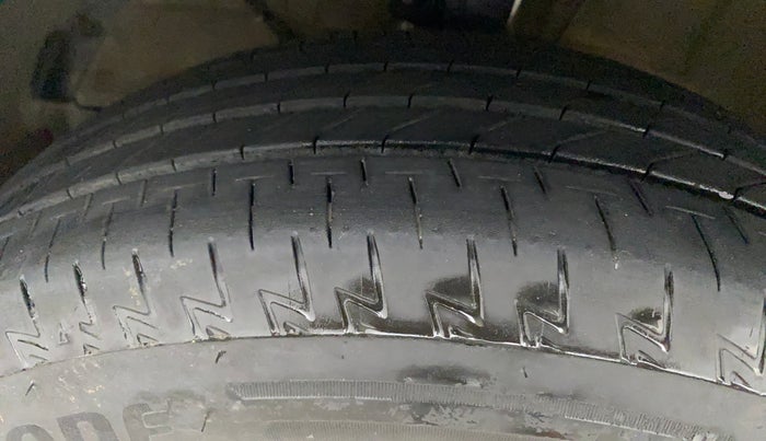 2019 Maruti Swift ZXI, Petrol, Manual, 57,427 km, Left Front Tyre Tread