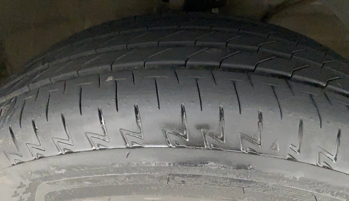 2019 Maruti Swift ZXI, Petrol, Manual, 57,427 km, Right Rear Tyre Tread