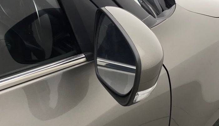 2019 Maruti Swift ZXI, Petrol, Manual, 57,427 km, Right rear-view mirror - Minor noise
