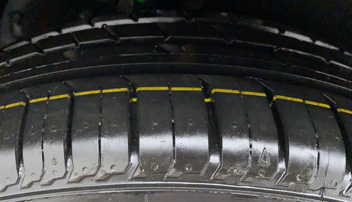 2012 Maruti Ertiga VXI, Petrol, Manual, 52,502 km, Left Front Tyre Tread