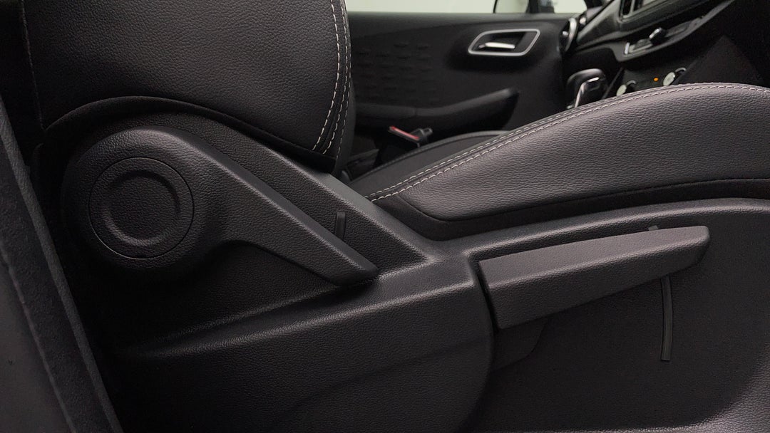 2022 MG 3 Excite (with Navigation), Automatic, 16973 km, Drivers Side Adjustment Panel