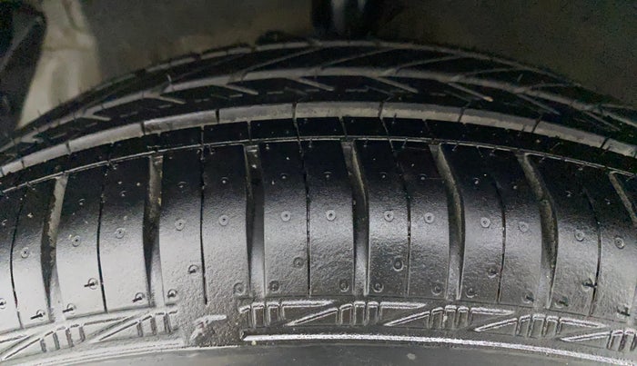2014 Hyundai i20 MAGNA (O) 1.2, Petrol, Manual, 60,561 km, Left Front Tyre Tread