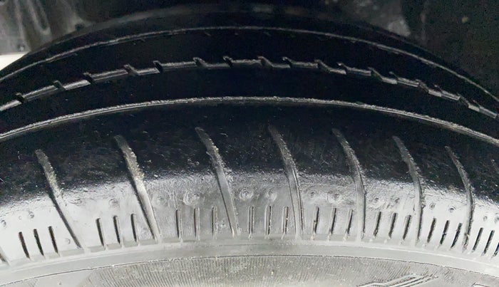 2012 Toyota Etios Liva G, Petrol, Manual, 44,119 km, Left Front Tyre Tread