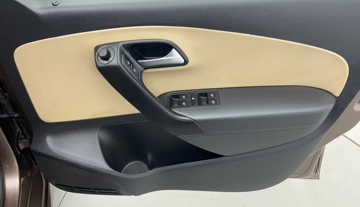 2016 Volkswagen Ameo HIGHLINE 1.2, Petrol, Manual, 31,192 km, Driver Side Door Panels Controls
