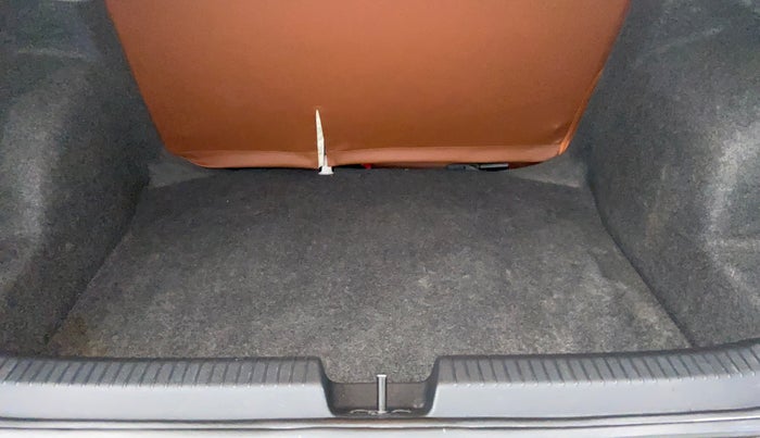 2016 Volkswagen Ameo HIGHLINE 1.2, Petrol, Manual, 31,192 km, Boot Inside View