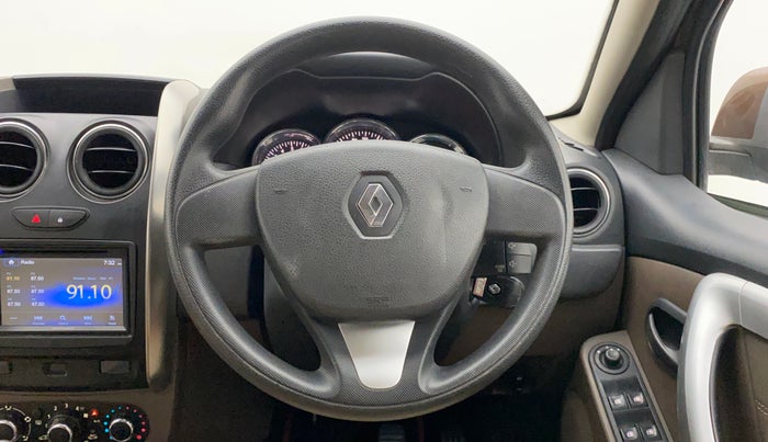 2017 Renault Duster RXL PETROL, Petrol, Manual, 40,386 km, Steering Wheel Close Up